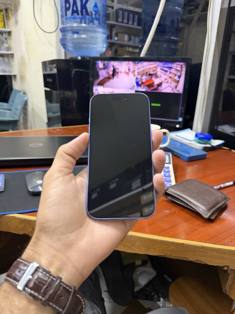Apple iPhone 16 7