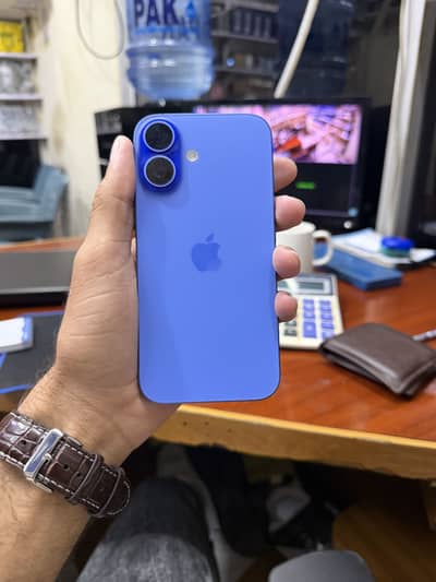 Apple iPhone 16