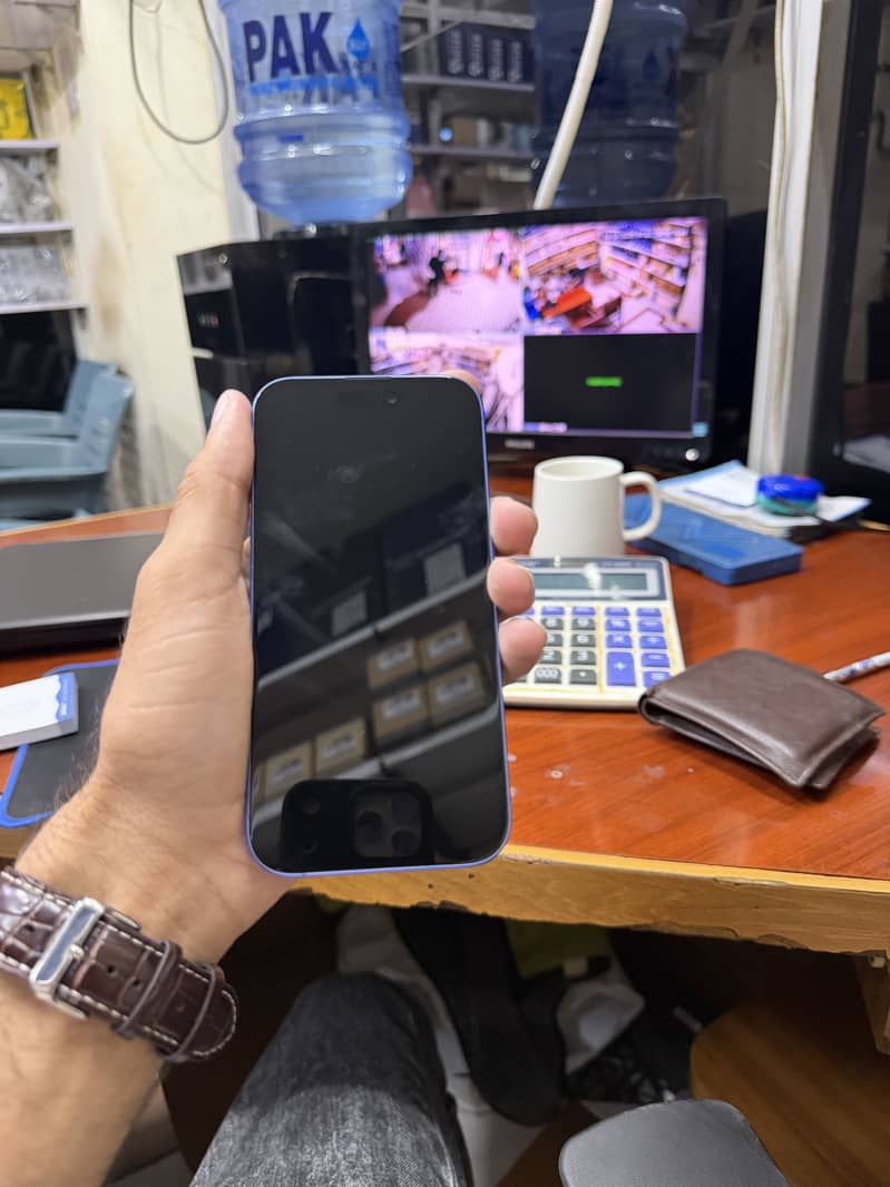 Apple iPhone 16 3