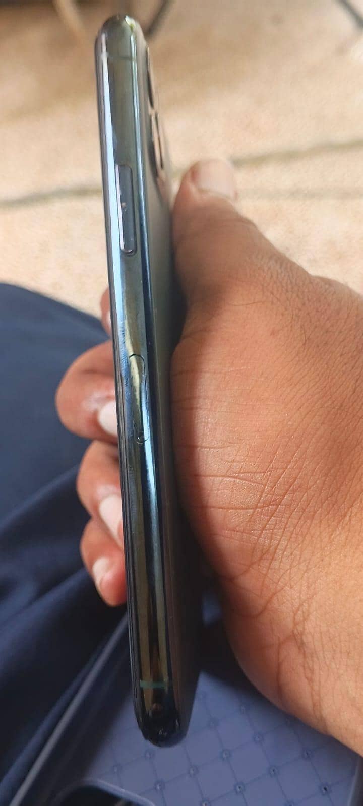 Apple iPhone 11 Pro 6