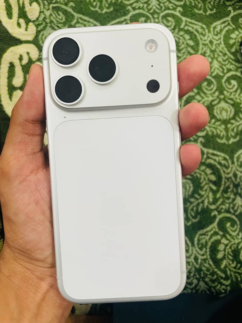 Apple iPhone 17 Pro 0