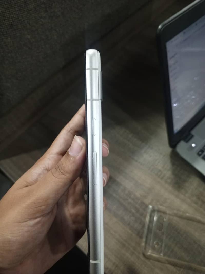 Google Pixel 7a 2