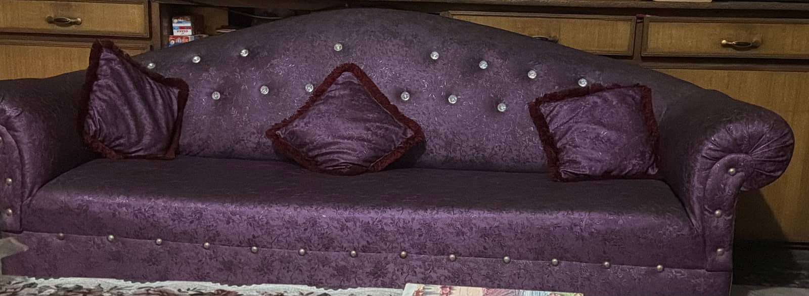 3 sofas and 3 tables 0