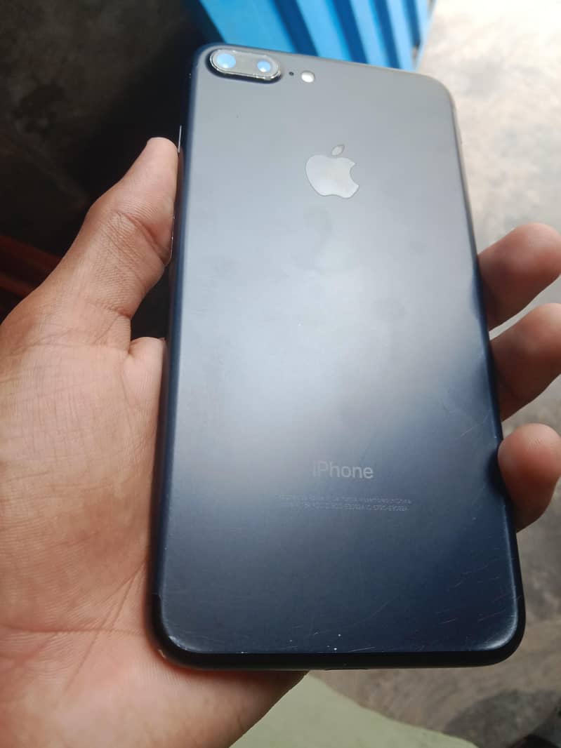 Apple iPhone 7 Plus 2