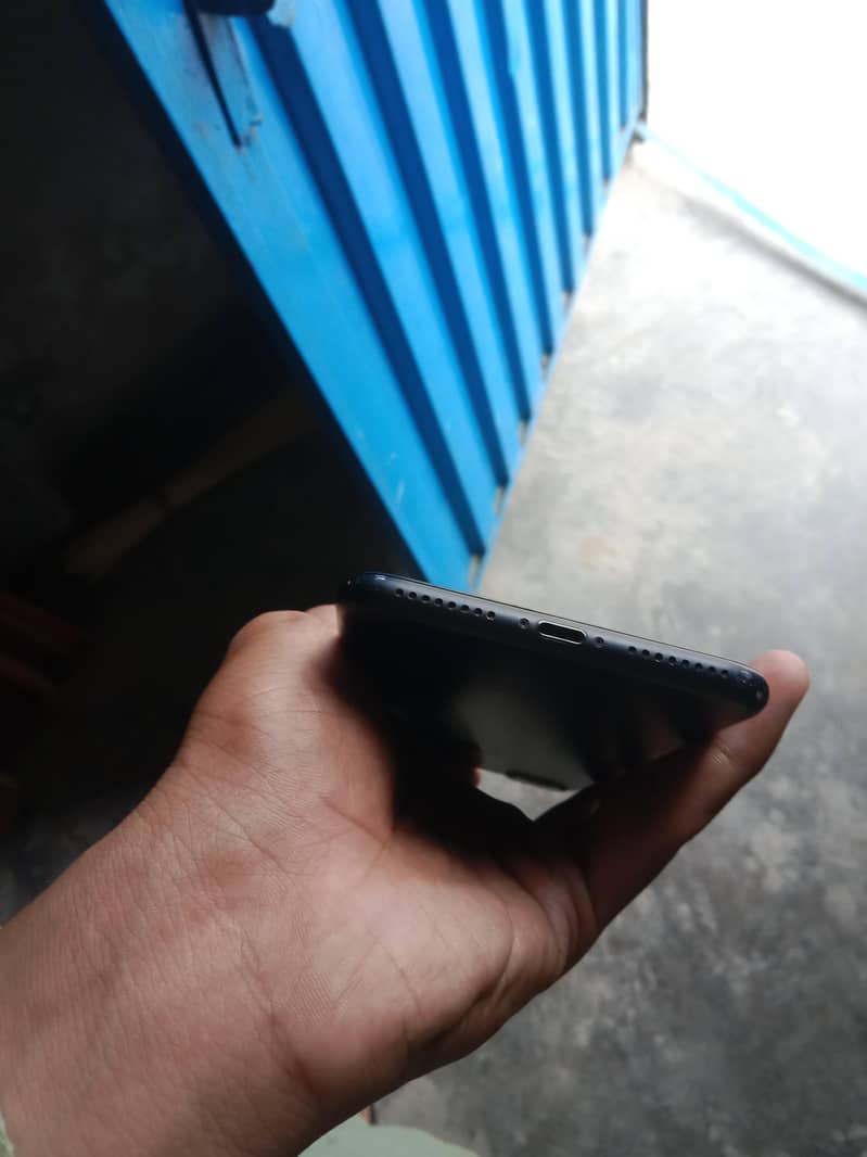 Apple iPhone 7 Plus 4