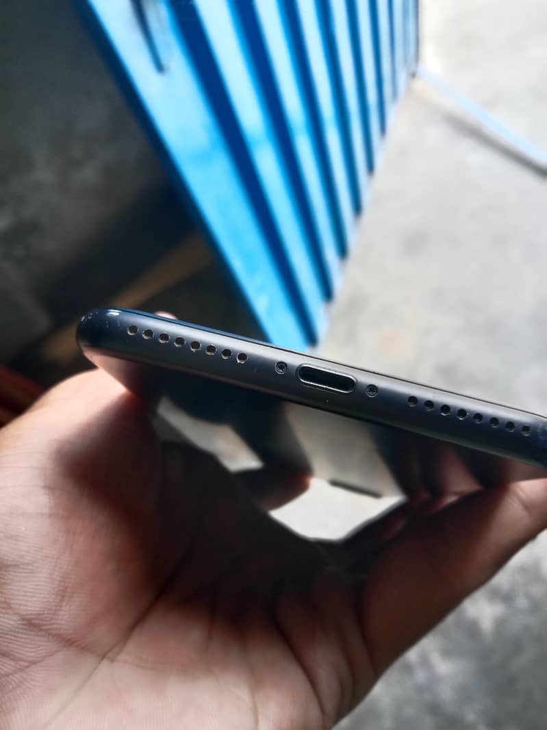 Apple iPhone 7 Plus 5