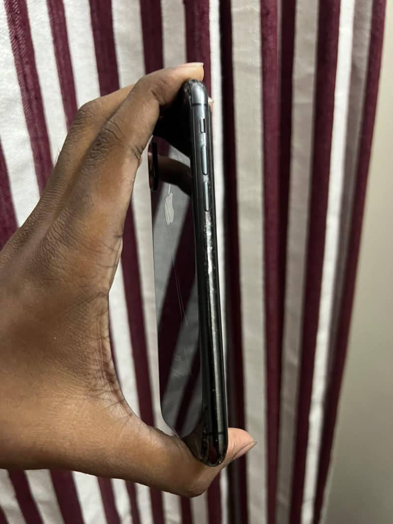 Apple iPhone X 3