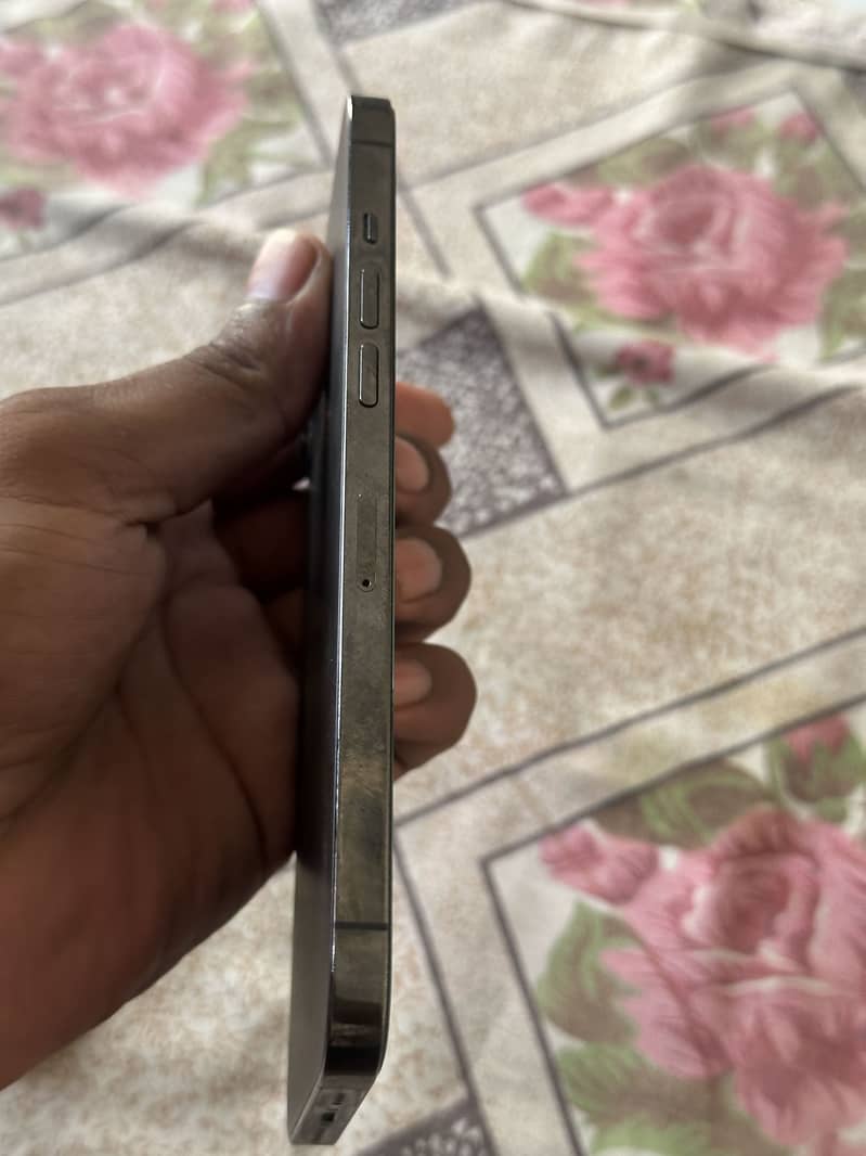 Apple iPhone 12 Pro Max 4