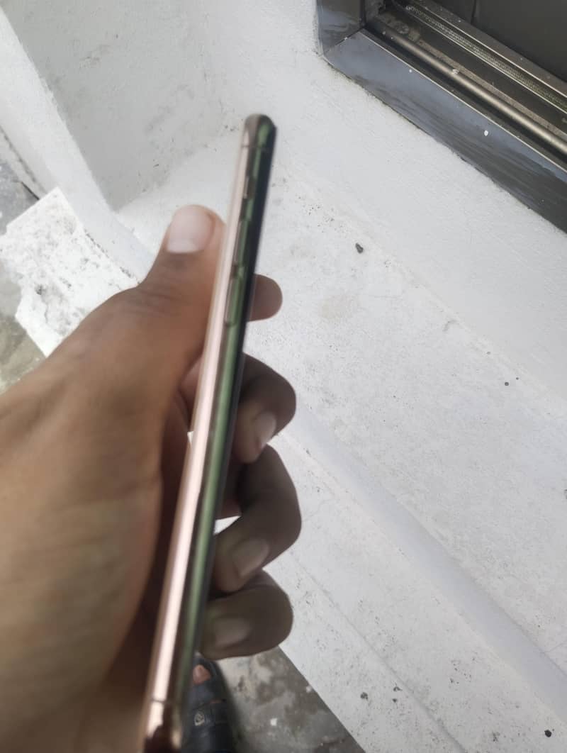 Apple iPhone 11 Pro 2