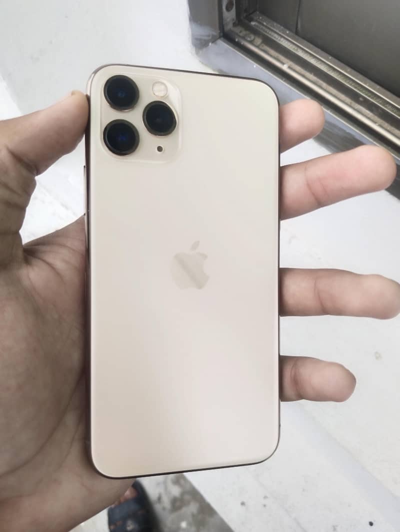 Apple iPhone 11 Pro 4