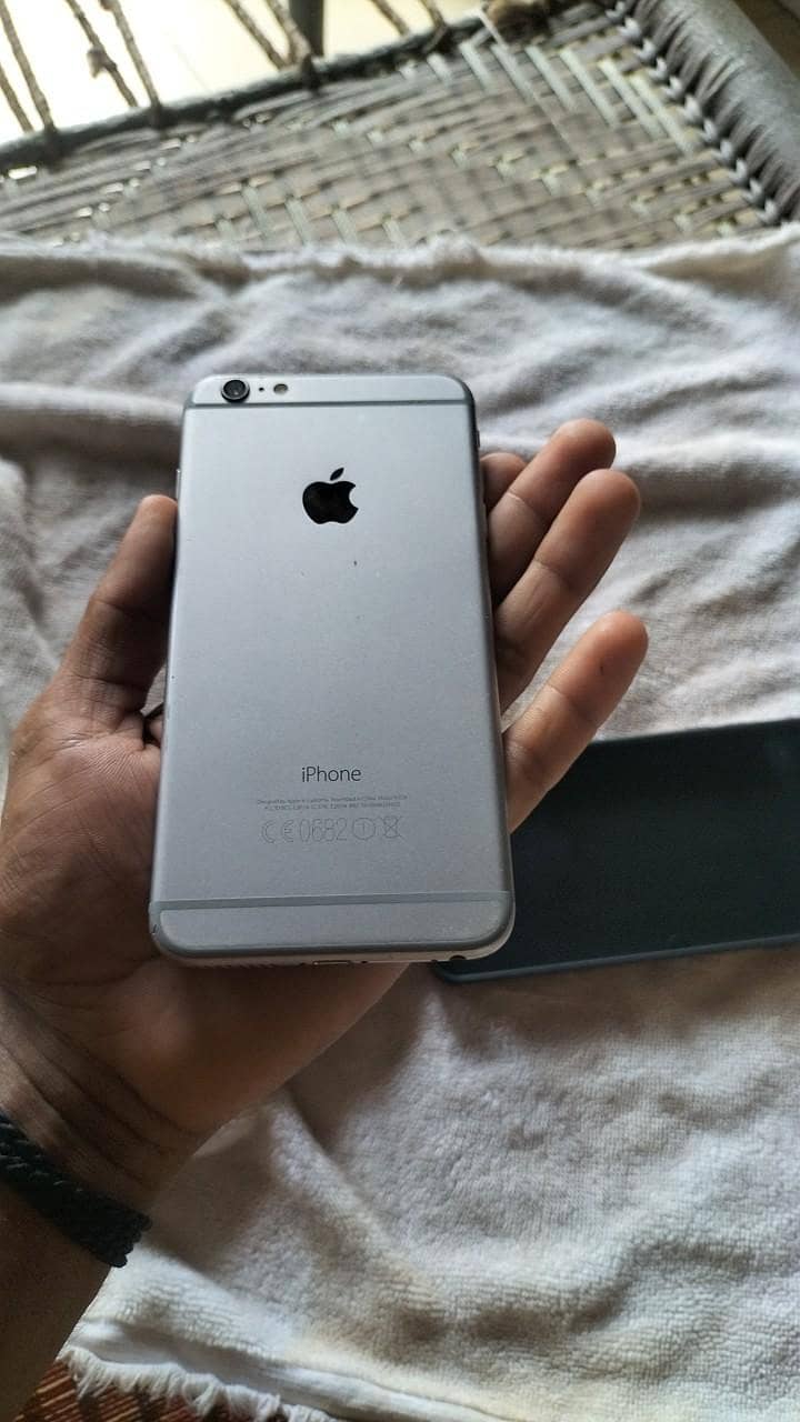 Apple iPhone 6 Plus 1