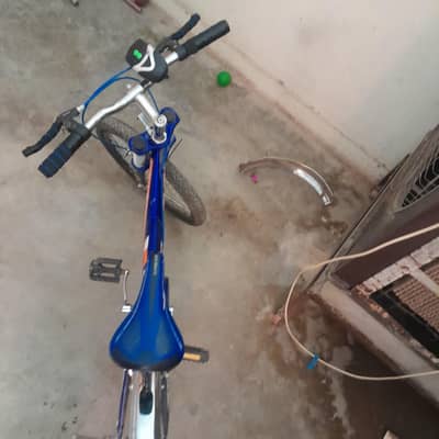 This bmx cycle is deluxe super fine best cycle
