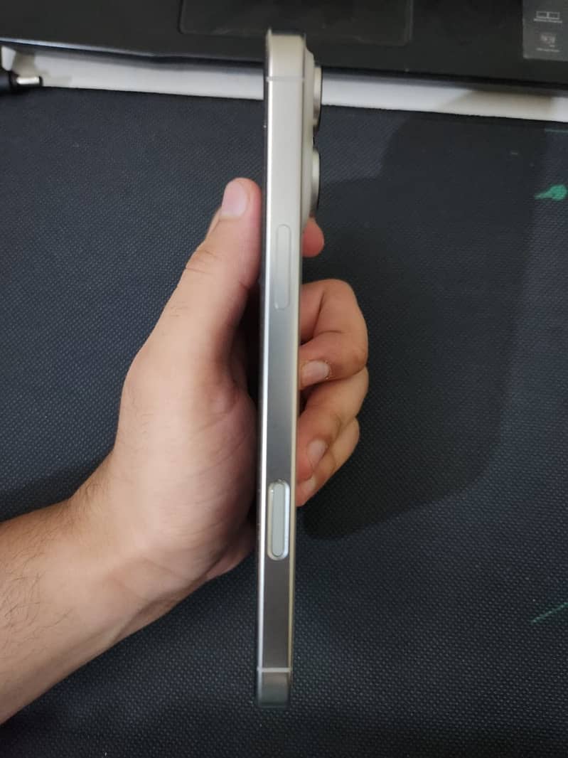Apple iPhone 16 Pro Max 3