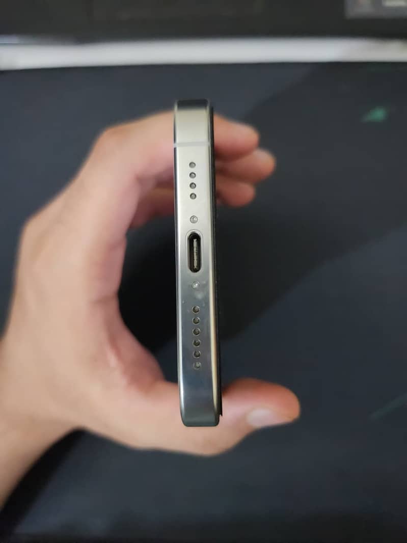Apple iPhone 16 Pro Max 4