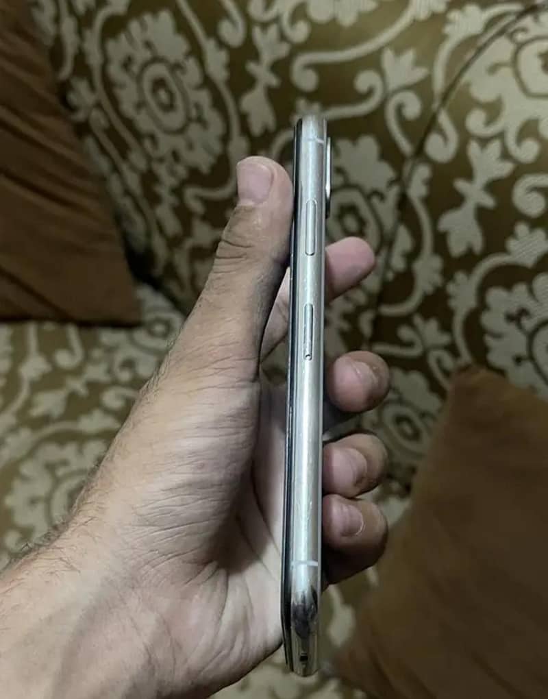Apple iPhone X 4