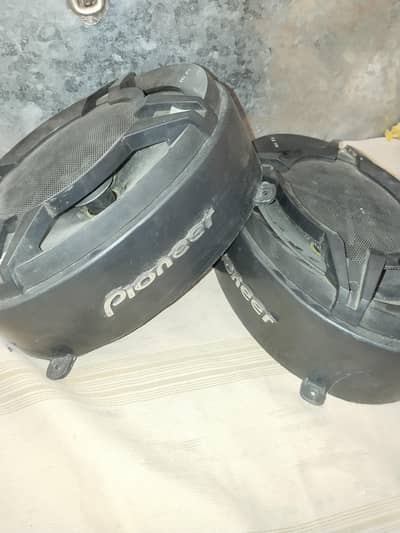 Car speakers without amplifier