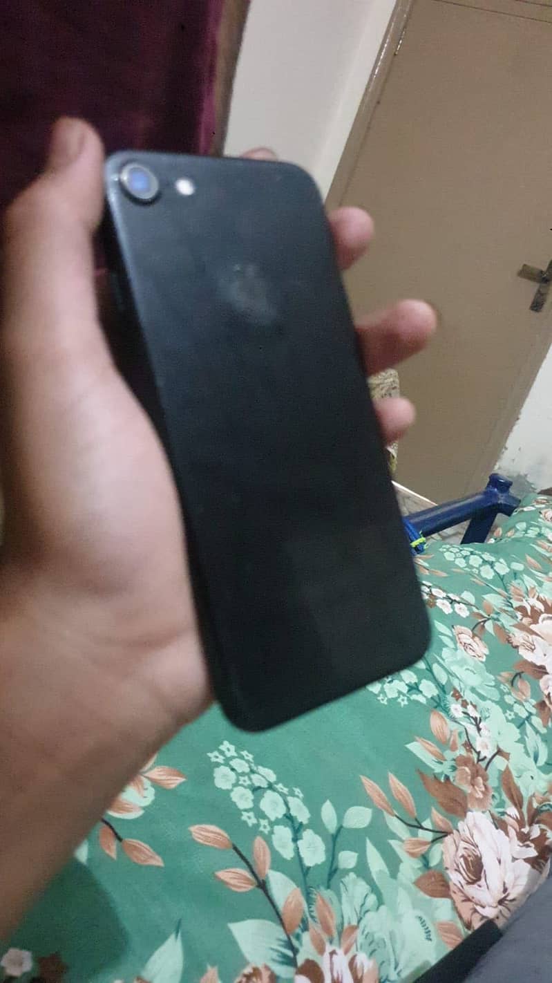 Apple iPhone 7 1