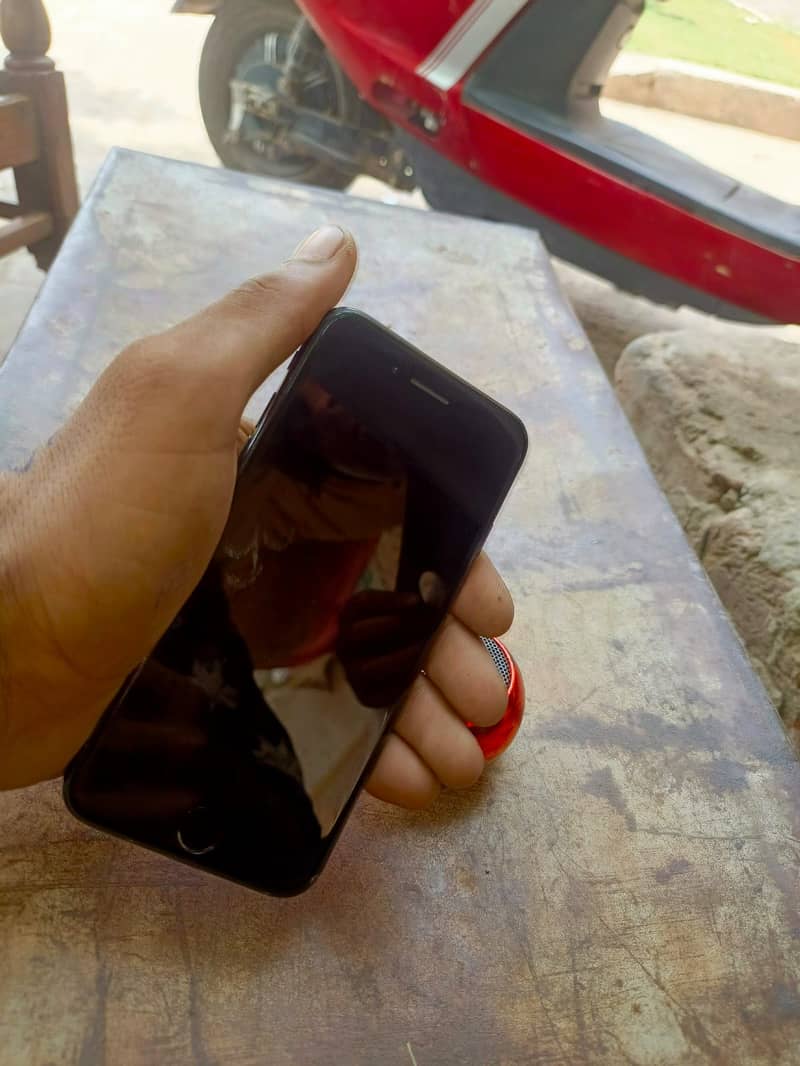 Apple iPhone 7 3