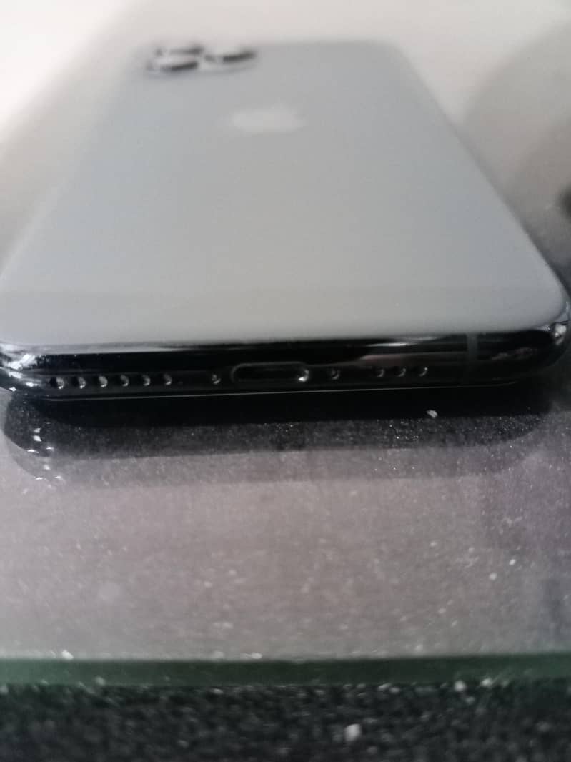 Apple iPhone 11 Pro 9