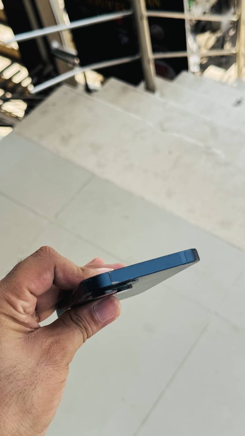 Apple iPhone 13 1