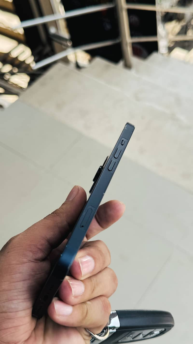 Apple iPhone 13 2
