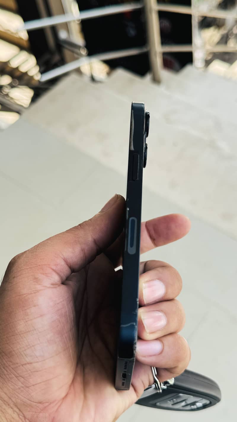 Apple iPhone 13 3