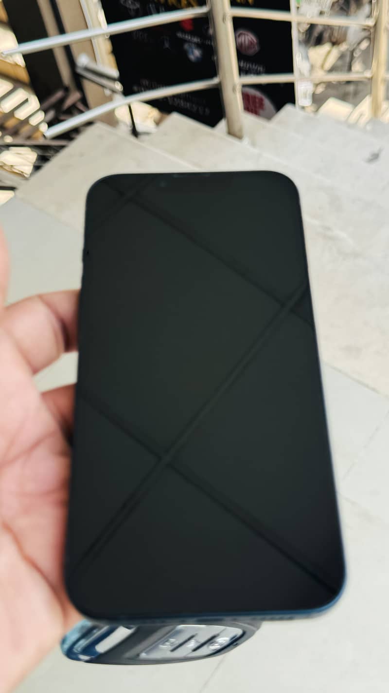 Apple iPhone 13 5