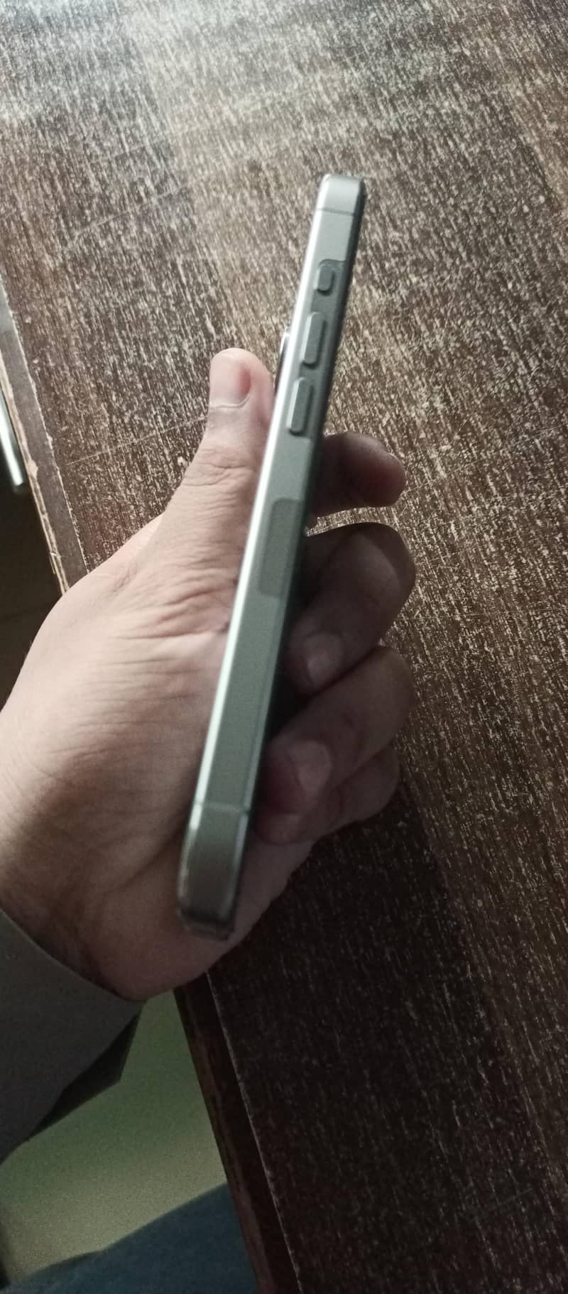 Apple iPhone 15 Pro 3