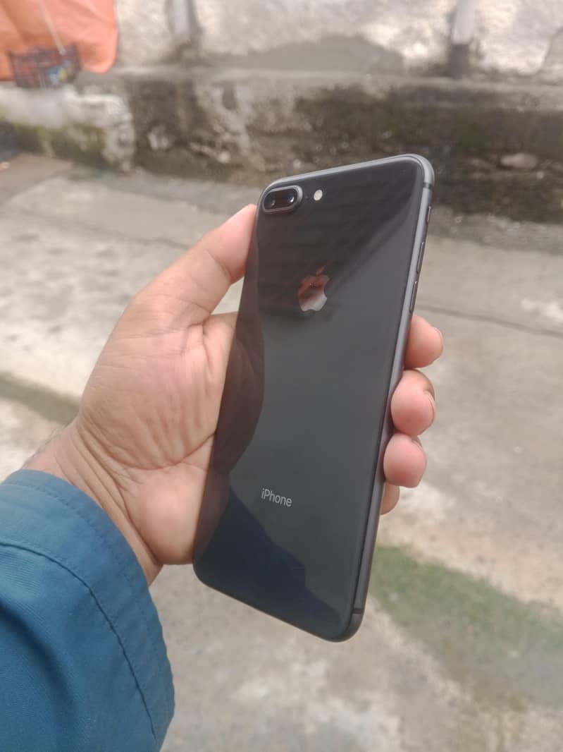 Apple iPhone 8 Plus 2