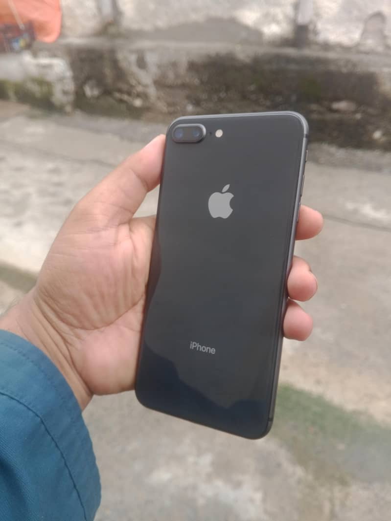 Apple iPhone 8 Plus 3