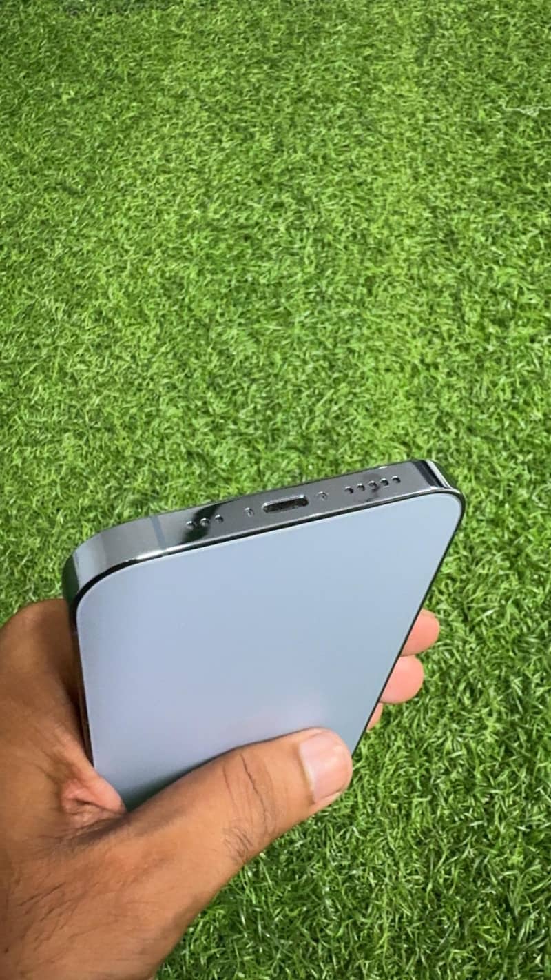 Apple iPhone 13 Pro 4