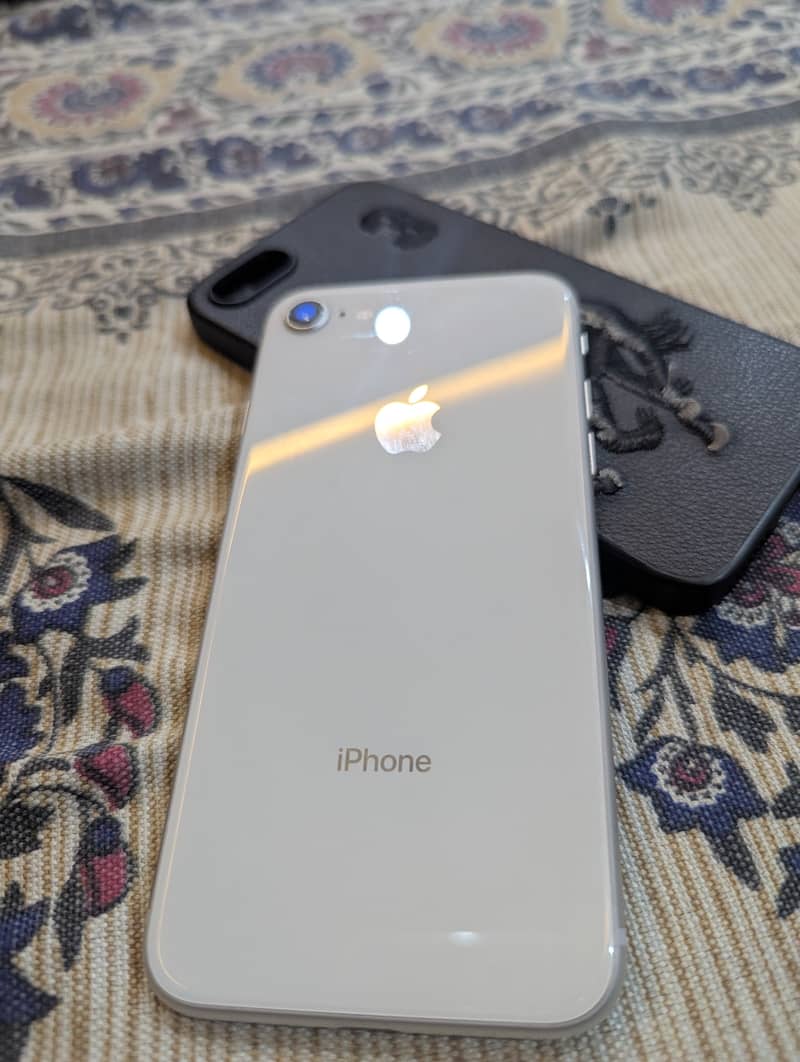 Apple iPhone 8 3