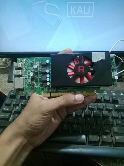 AMD Radeon RX 550 4GB – OEM Version + DP to VGA Converter
