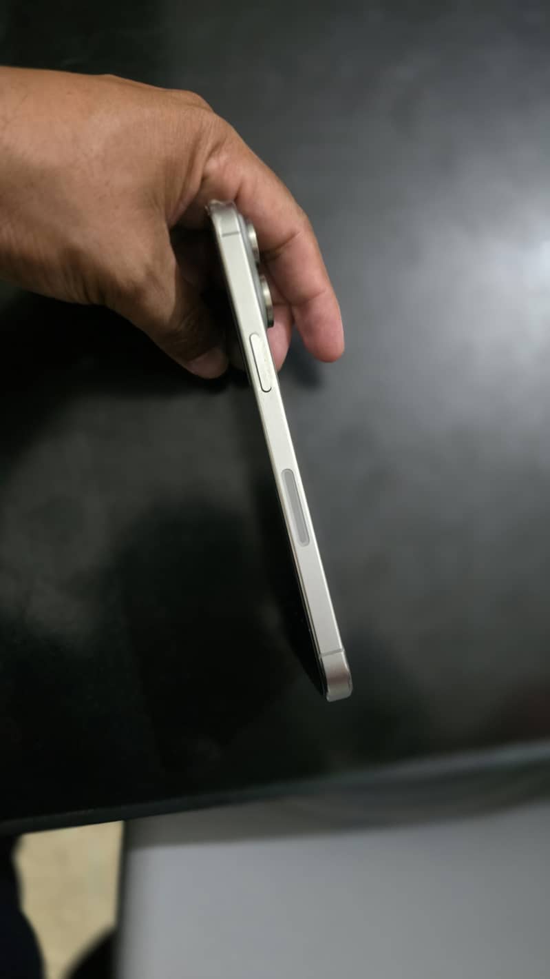 Apple iPhone 15 Pro Max 4