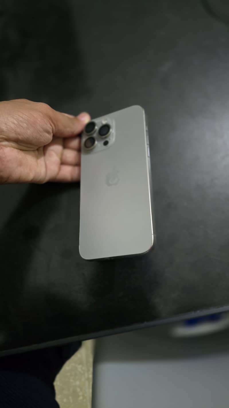 Apple iPhone 15 Pro Max 5