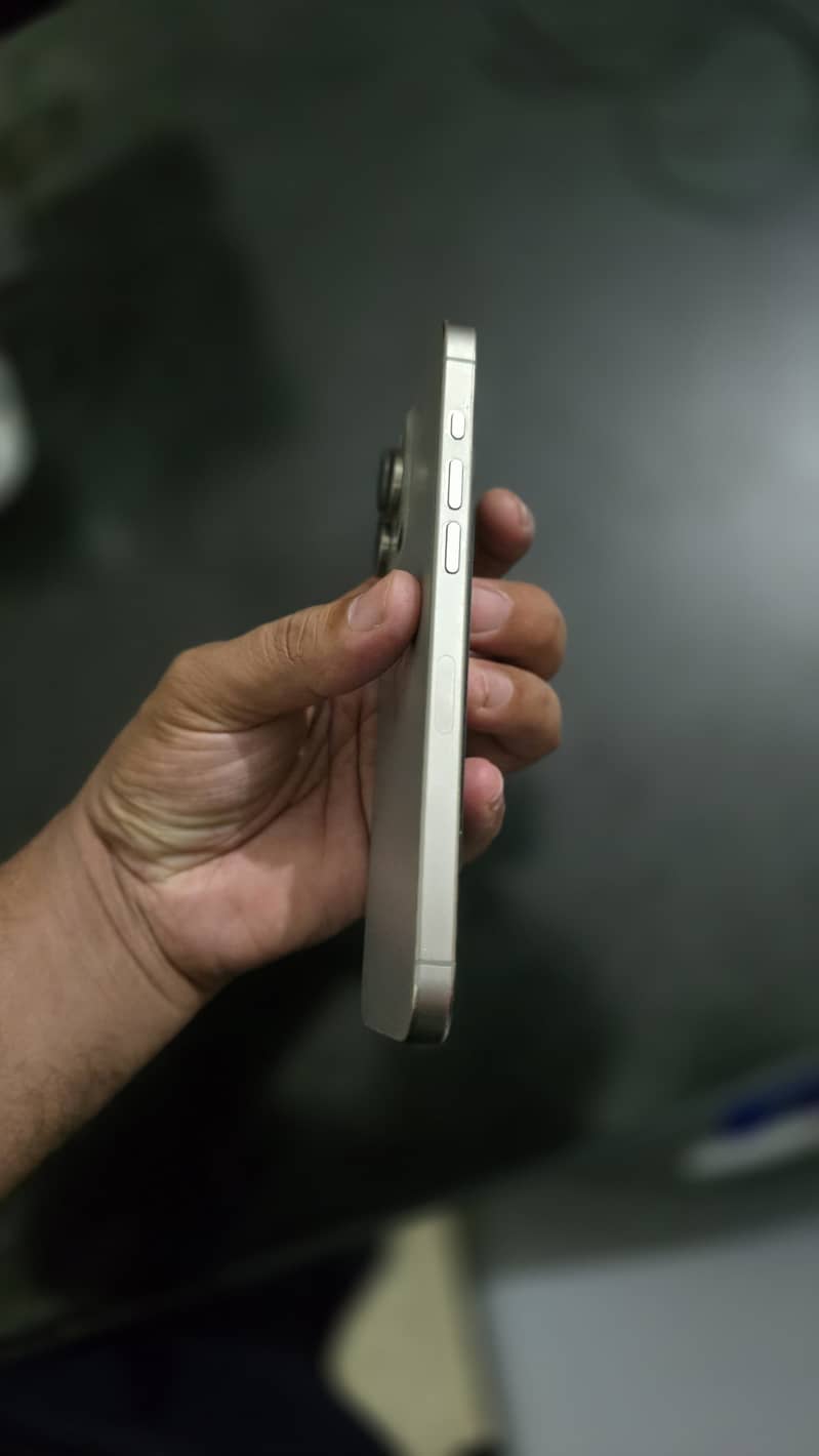 Apple iPhone 15 Pro Max 6