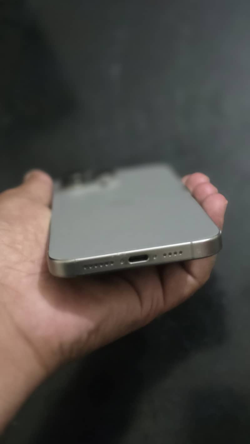 Apple iPhone 15 Pro Max 8