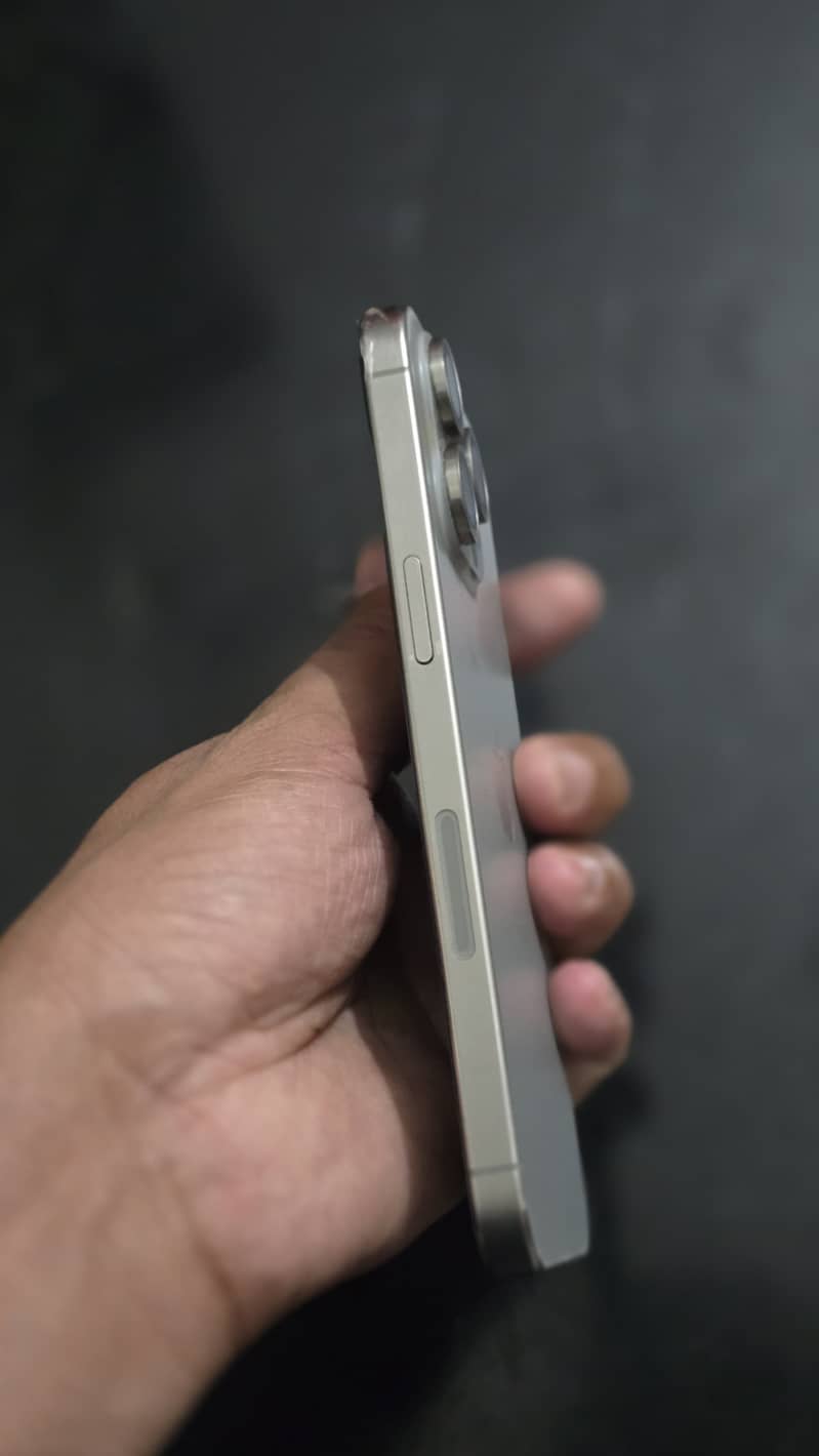 Apple iPhone 15 Pro Max 14