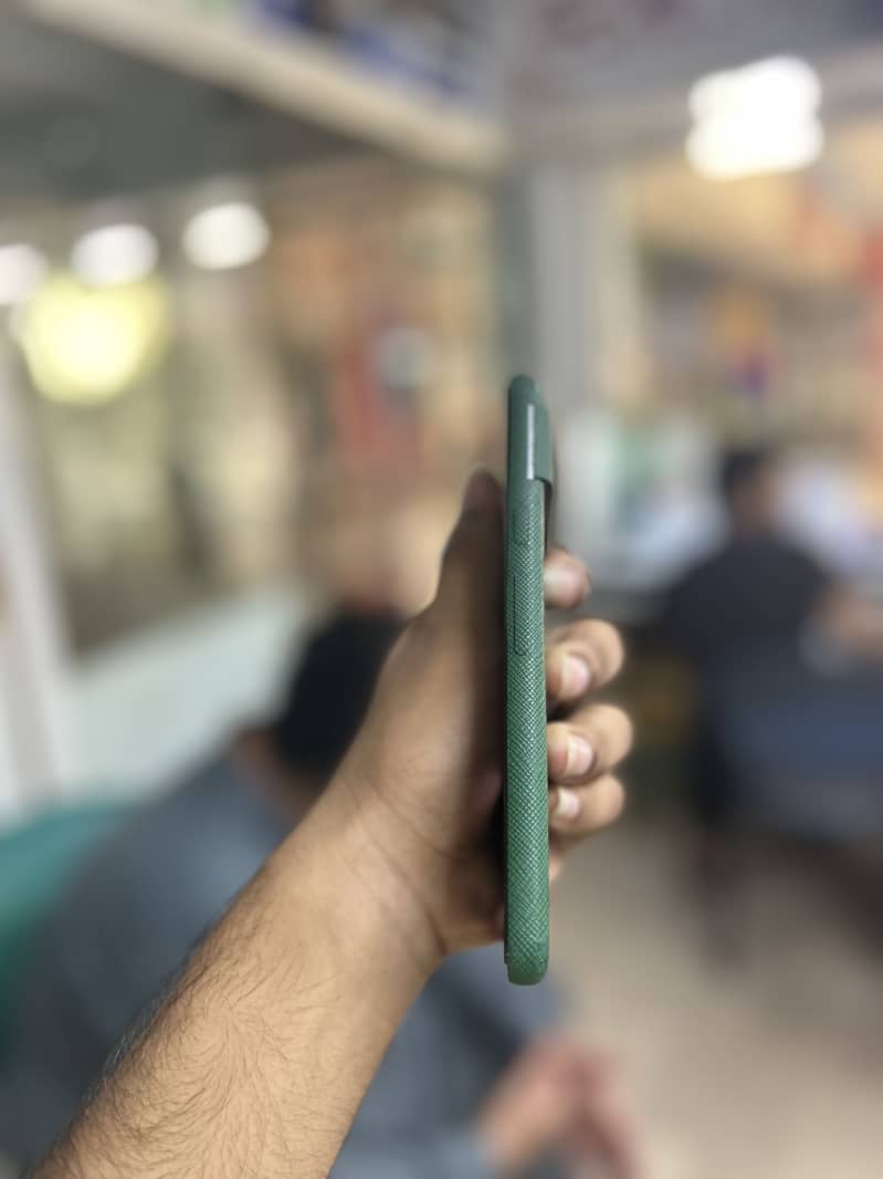Google Pixel 8 4