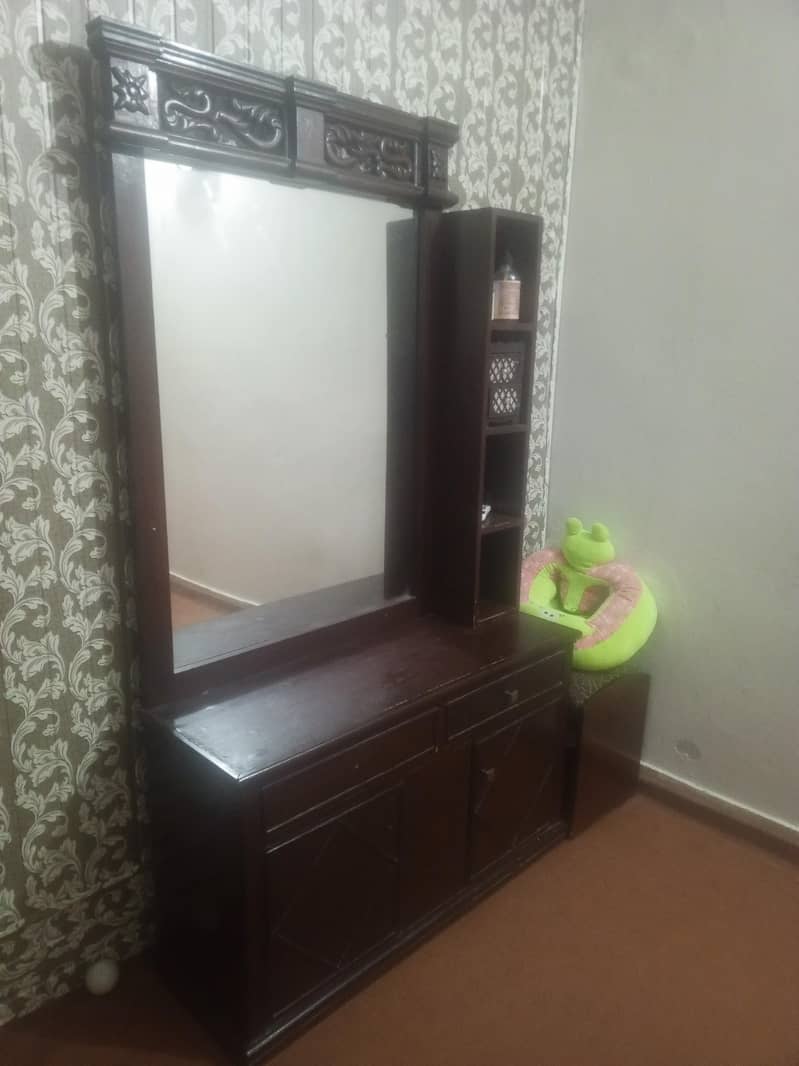 dressing table 0
