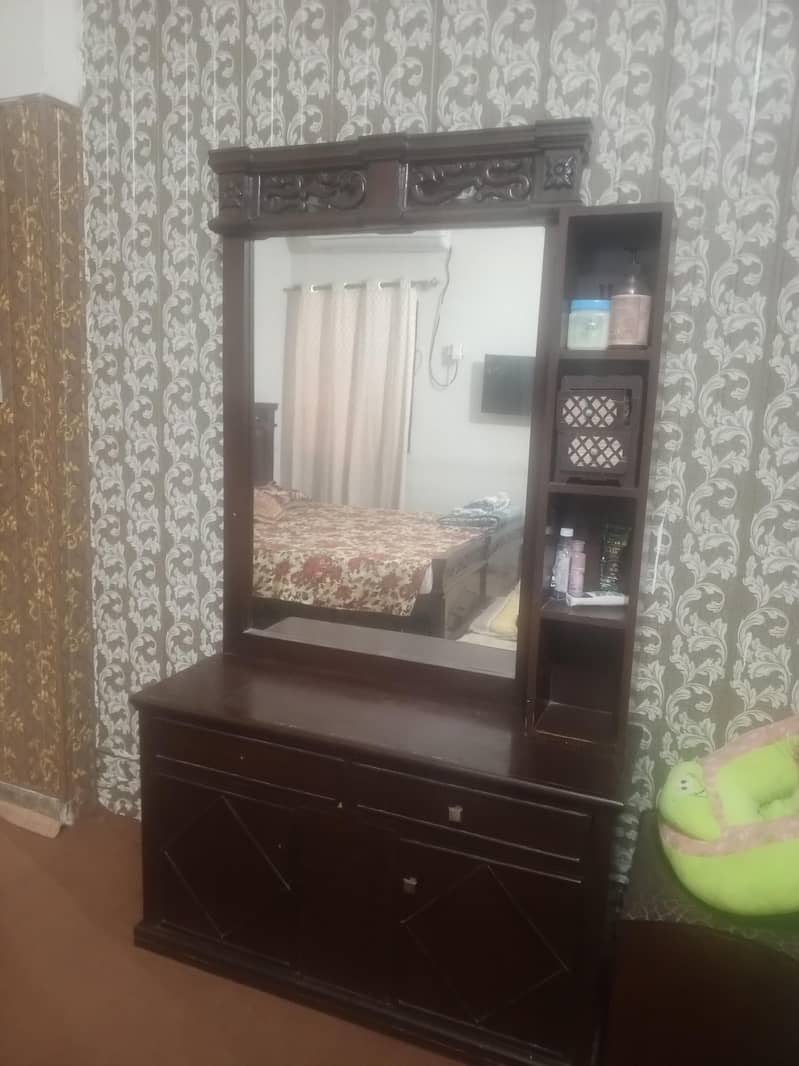dressing table 1