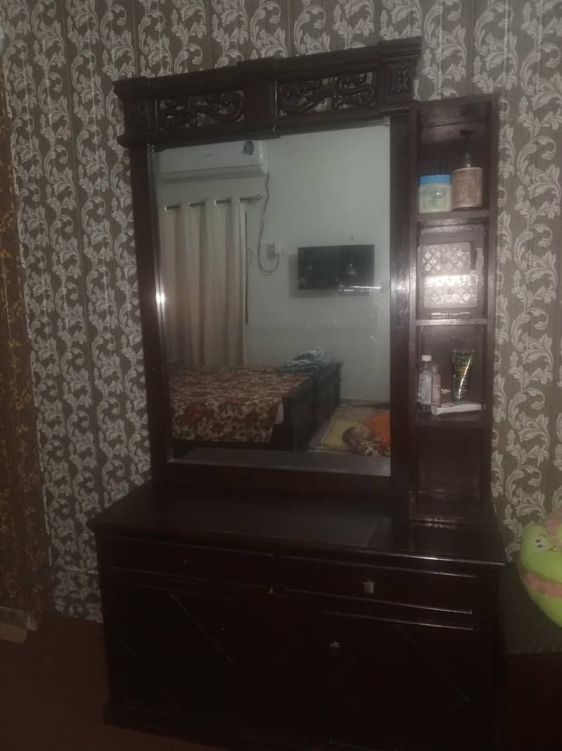 dressing table 3