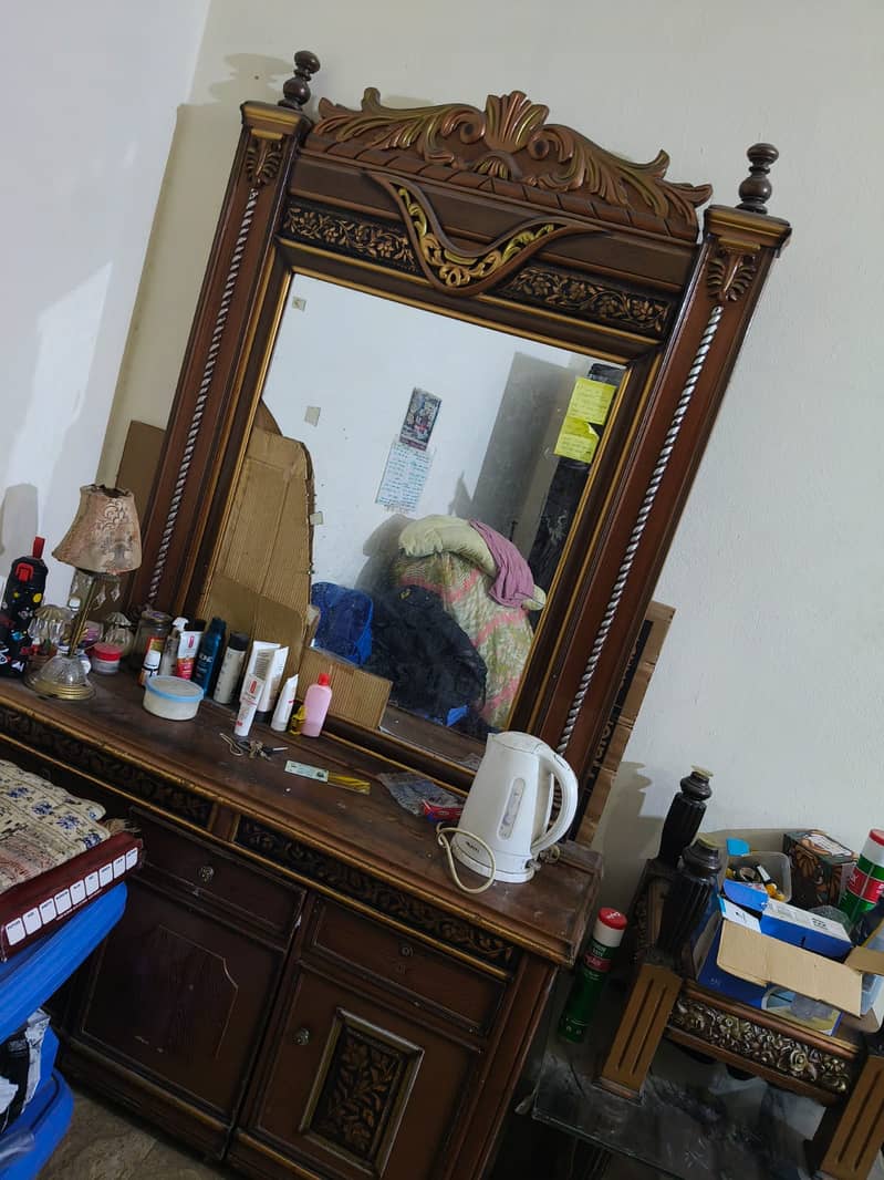 Dressing table and mid tabels 0