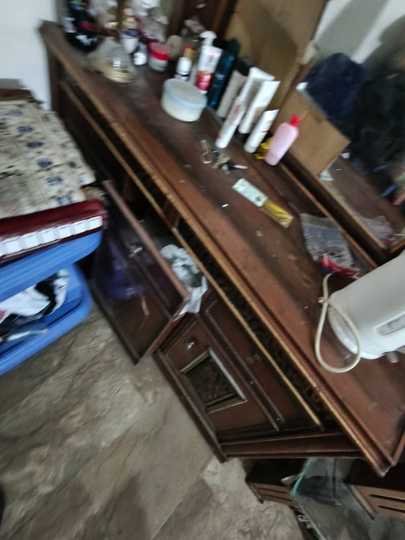 Dressing table and mid tabels 4