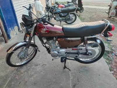 Full ok koi kam bhi ni ha baik ma