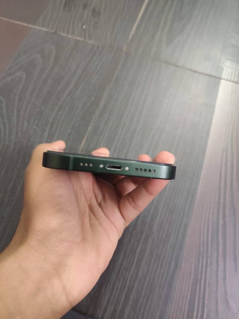 Apple iPhone 13 2