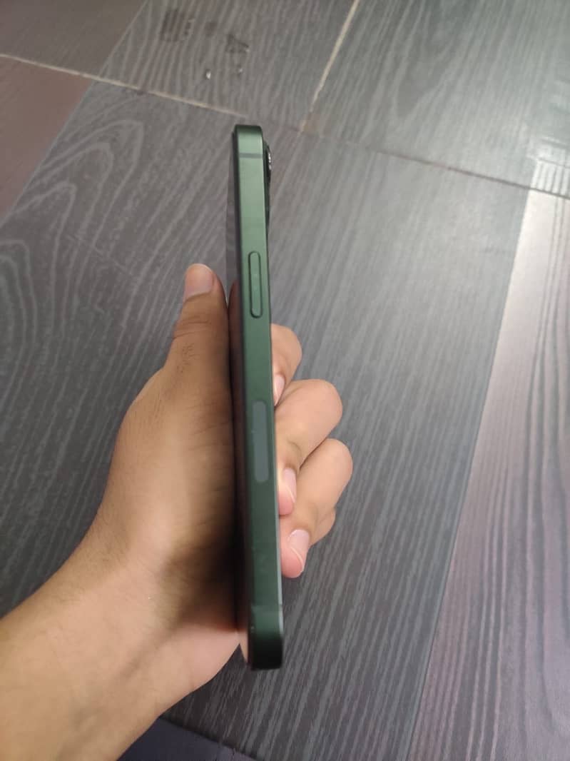Apple iPhone 13 3