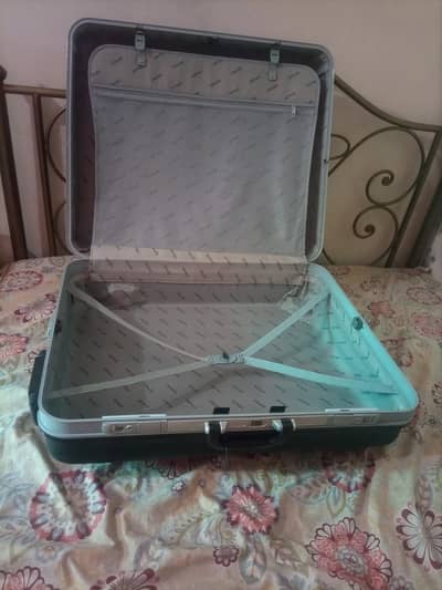 big size suitcase