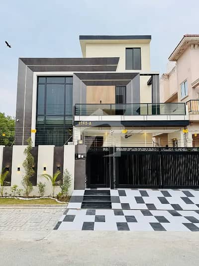 10 Marla Brand New House Available For Sale