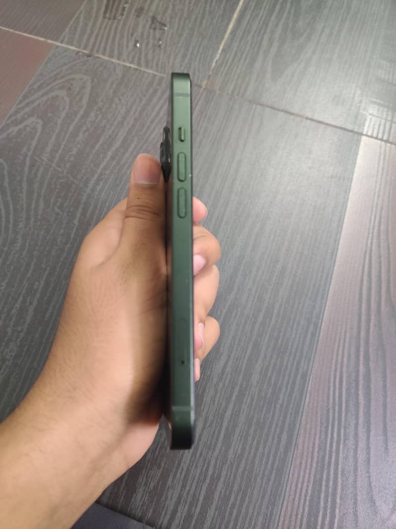 Apple iPhone 13 2